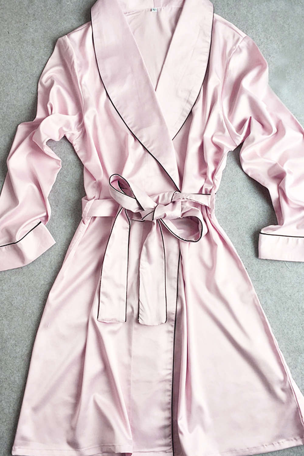 Iyasson Long Sleeve Contrast Piping Robe