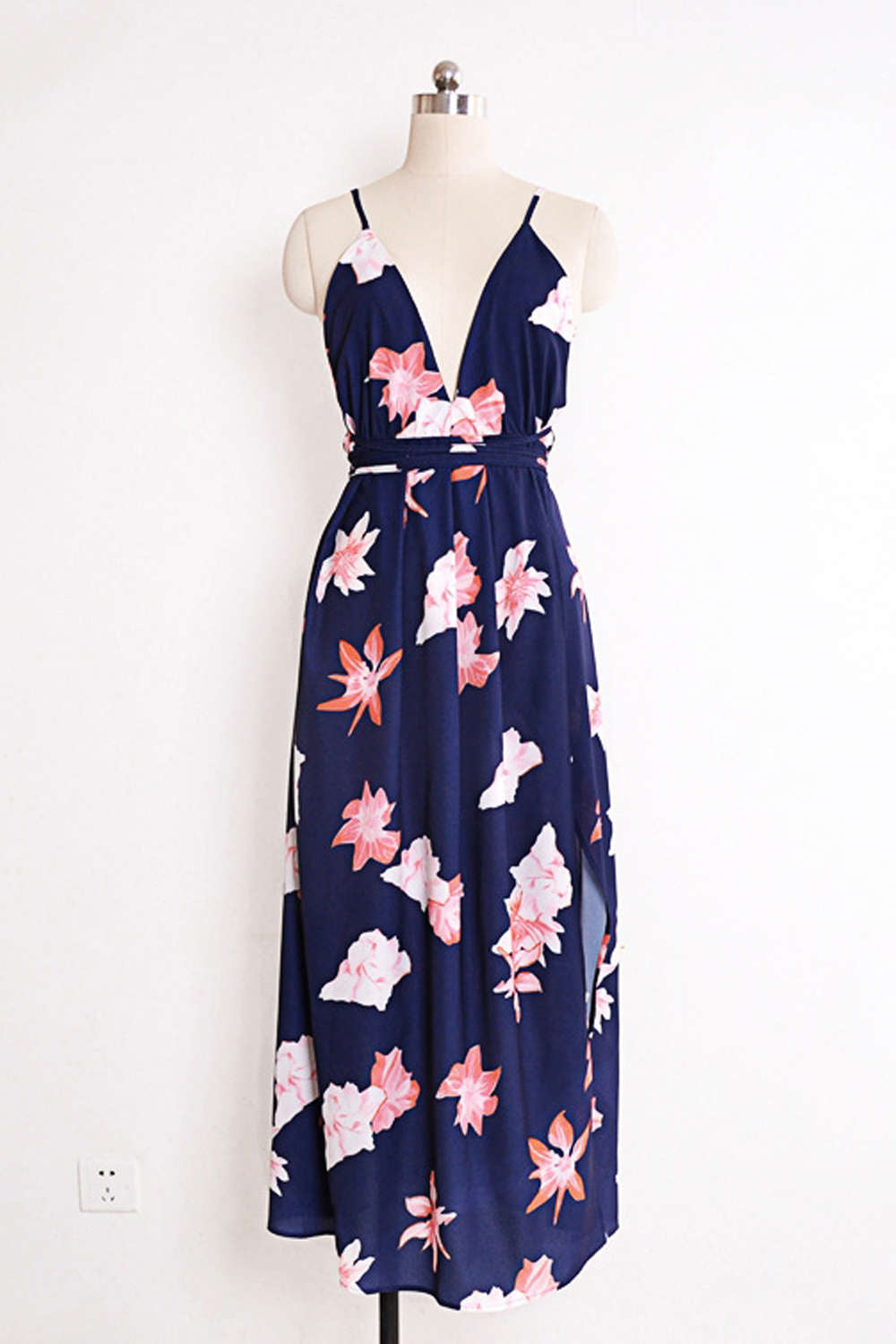 Iyasson Deep V neck Flora Print Maxi Dress