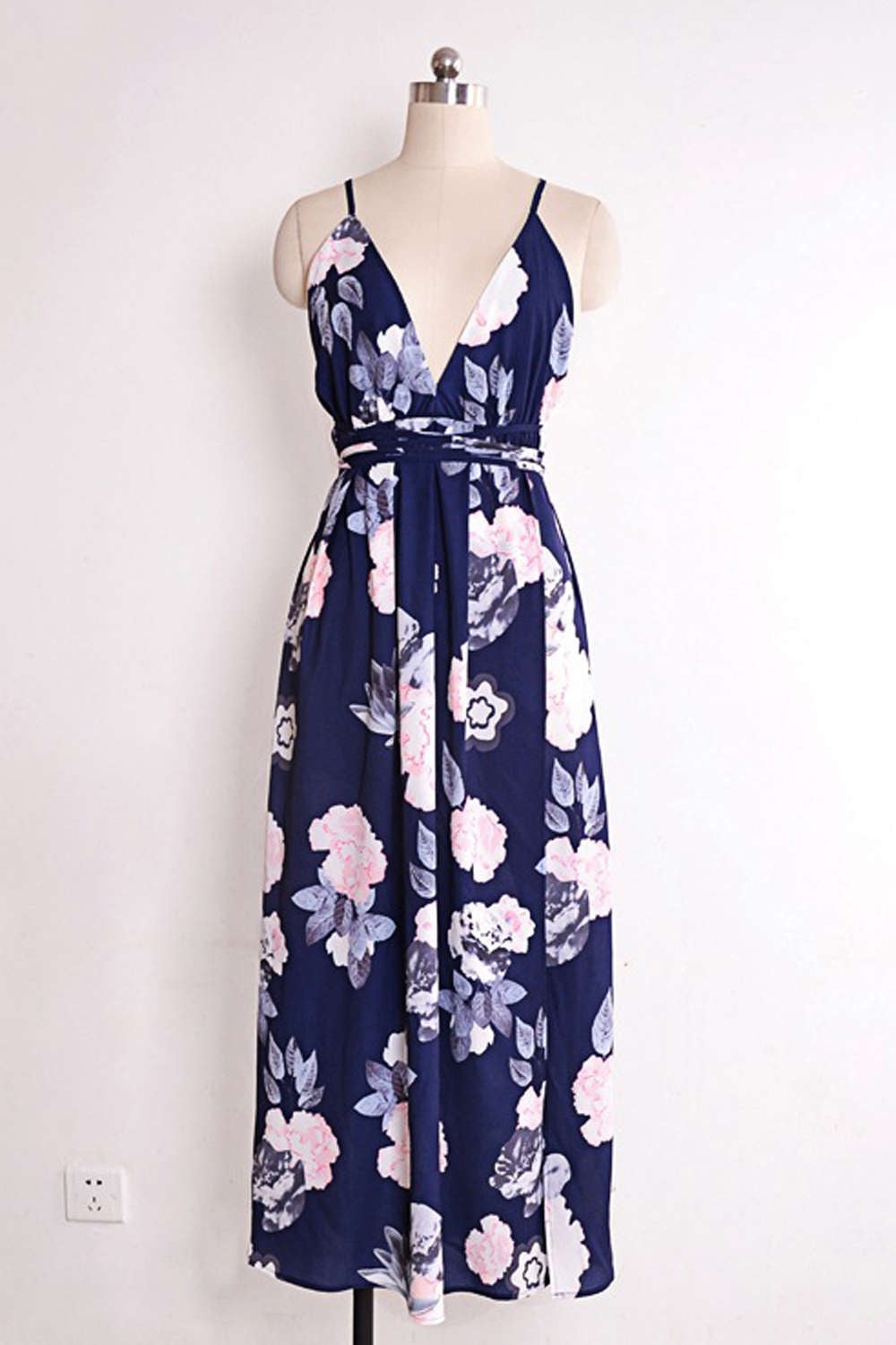 Iyasson Deep V neck Flora Print Maxi Dress